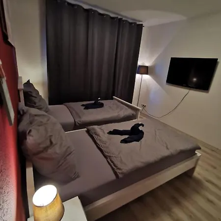 Liebevoll Eingerichtete - Zentrale Lage - Netflix & Paytv *